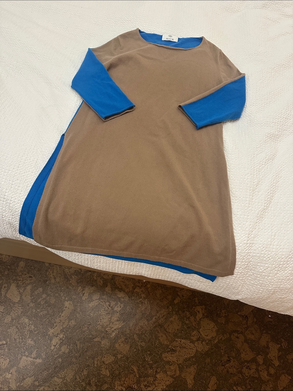 Allude 100% Cashmere Two-Tone Scoop Neck Sweater Dress in Brown and Blue
